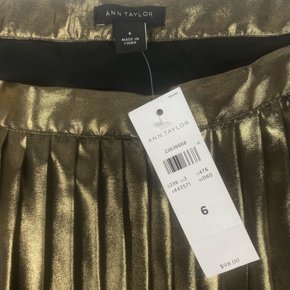 NWT Gold Metallic Ann Taylor Pleated Long Skirt Size 6 - Picture 7 of 9